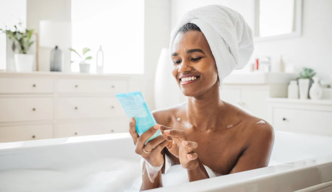 woman washing in a bath geria dermatology