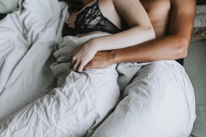 Should-You-Sleep-In-Underwear-Or-Go-Commando | Geria Dermatology